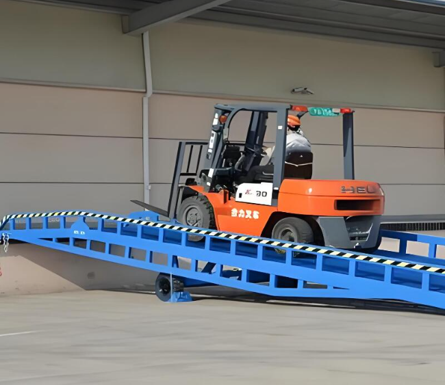 和布克赛尔移动式卸货平台（叉车用）